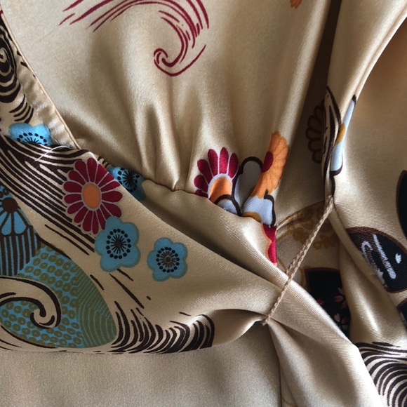 SATIN FLORAL TOP. - Picture 7 of 8